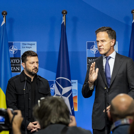 Εγκαταλείπει το «όνειρο» του ΝΑΤΟ ο Ζελένσκι - Οι όροι που θέτει στο σχέδιο ειρήνης για την Ουκρανία