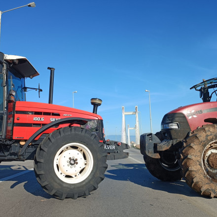 Αγρότες: Κλιμακώνουν τις κινητοποιήσεις μετά το «όχι» στον Μητσοτάκη - «Θα κάνουμε εδώ Χριστούγεννα»