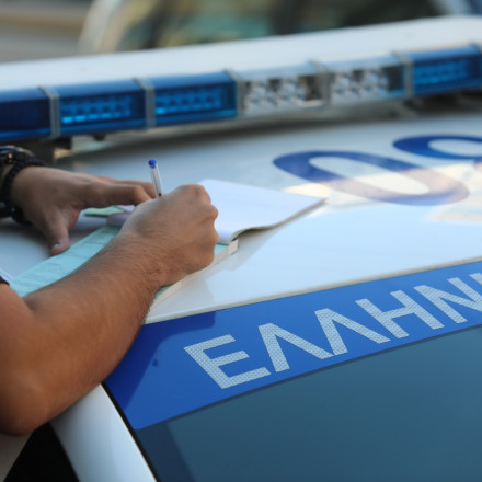 Χωρίς δίπλωμα ο 28χρονος οδηγός που τραυμάτισε δύο αστυνομικούς σε έλεγχο στην Ατττική Οδό