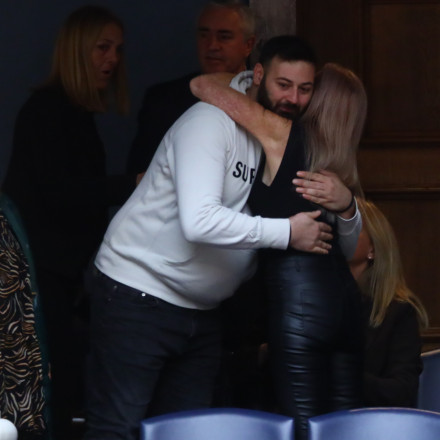 Συνάντηση με τους συγγενείς θυμάτων μακριά από τα φώτα της δημοσιότητας