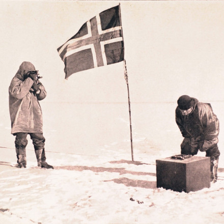 Ο «κατακτητής» του Νότιου Πόλου: Ο εξερευνητής που έγινε θρύλος και χάθηκε όπως έζησε