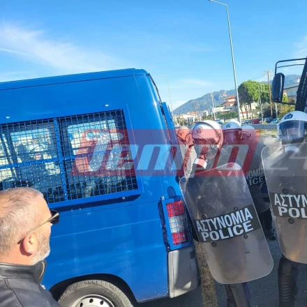 Αγροτικά μπλόκα: Επεισόδια και ένταση στη Γέφυρα Ρίου-Αντιρρίου - Αγρότες συγκρούστηκαν με τα ΜΑΤ