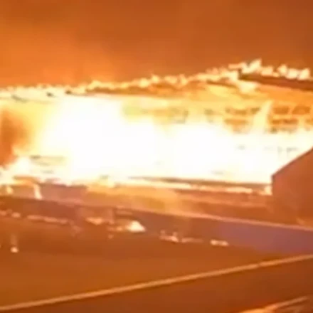 Πρωτόγνωρες εικόνες: Η Χάκα υποβιβάστηκε και οι φίλαθλοι έκαψαν το γήπεδο (video)