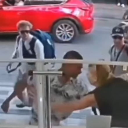 Κρυβόταν ενώ λήστευαν την σύντροφο του - Η viral αντίδραση ενός τουρίστα στην Κολομβία