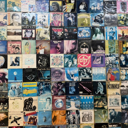 Το πιο ζεστό δώρο των Χριστουγέννων δεν έχει Wi-Fi: Όταν το βινύλιο φέρνει πίσω τις αναμνήσεις