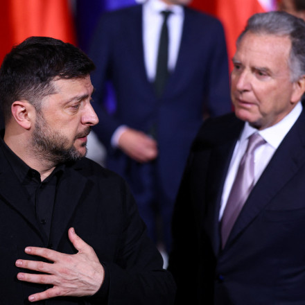 Politico:Εγγυήσεις ασφαλείας στα πρότυπα του ΝΑΤΟ για την Ουκρανία εξετάζουν οι ΗΠΑ, λέει ο Ζελένσκι