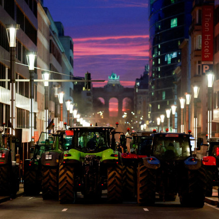 Ο Flash στις Βρυξέλλες: «Πολιορκία» από τρακτέρ στην καρδιά της ΕΕ – Ένταση και επεισόδια