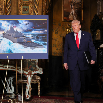 Έρχονται τα πολεμικά πλοία κλάσης... Τραμπ - «Θα είναι τα μεγαλύτερα θωρηκτά στον κόσμο»