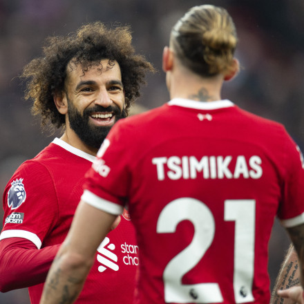 Γιατί η απουσία του Κώστα Τσιμίκα επηρεάζει τον Μοχάμεντ Σαλάχ στα αποδυτήρια της Λίβερπουλ