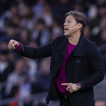 Ματίας Αλμέιδα: Τέλος στα σενάρια φυγής – Παραμένει στη Σεβίλλη