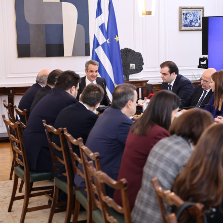 Ένας απρόσμενος διάλογος Μητσοτάκη - Φλωρίδη για τους Καζαντζίδη και Νταλάρα