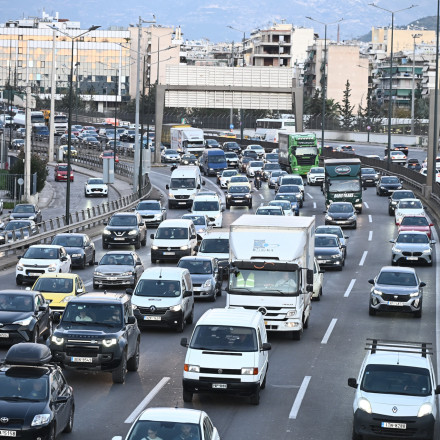 Κορυφώνεται η έξοδος των Χριστουγέννων: Από νωρίς αυξημένη η κυκλοφορία στην Αθηνών-Λαμίας