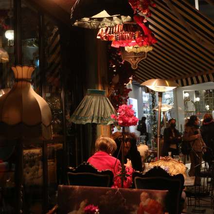 Ρεβεγιόν Χριστουγέννων στην Αθήνα: Sold out τα τραπέζια – Πόσο κοστίζει η γιορτινή έξοδος, τα μενού