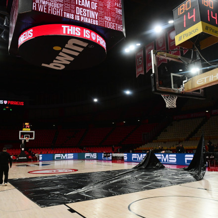 Μέλος της Φενέρμπαχτσε για τον αγώνα με τον Ολυμπιακό: «Δεν ανέφεραν τίποτα για την οροφή του ΣΕΦ»