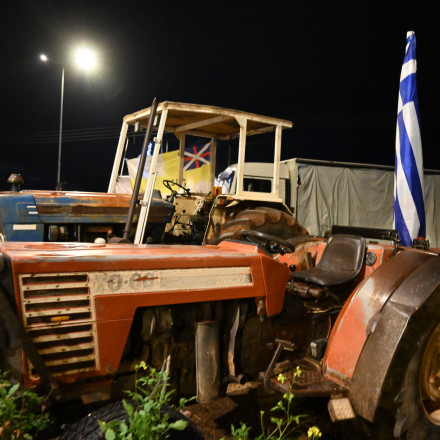 Στα κάγκελα οι αγρότες μετά το «ναι» των 18 στον διάλογο - «Είναι καλικάντζαροι» λένε οι Θεσσαλοί