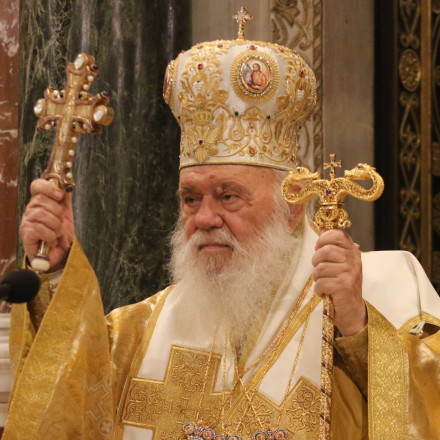 Η Θεία Λειτουργία των Χριστουγέννων στη Μητρόπολη Αθηνών από τον Αρχιεπίσκοπο Ιερώνυμο