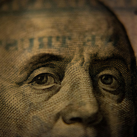 Η ιστορία πίσω από το σχήμα Πόνζι και η διαχρονική παγίδα του εύκολου χρήματος