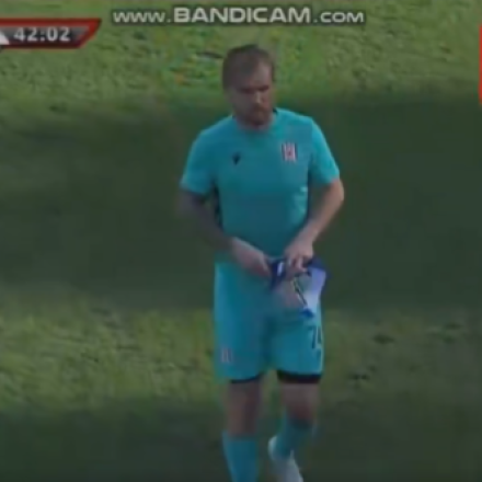 Απίστευτο σκηνικό στην Αλβανία: Τερματοφύλακας αποχώρησε... με το έτσι θέλω από το γήπεδο (video)