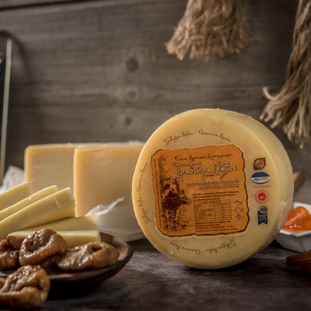 «Πόλεμος» συμφερόντων στη Νάξο για τη γραβιέρα: Το Taste Atlas άναψε «φωτιές»