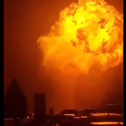 Ισχυρή έκρηξη στην Ιταλία: Φορτηγό με αέριο τυλίχθηκε στις φλόγες μετά από σύγκρουση