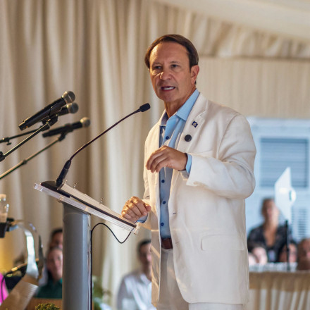 Ποιος είναι ο σκληρός Τζεφ Λάντρι που έχει αποστολή να προσαρτήσει στις ΗΠΑ τη Γροιλανδία