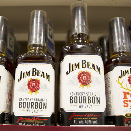 Τέλος για έναν χρόνο στην παραγωγή του γνωστού bourbon Jim Beam - Γιατί λήφθηκε αυτή η απόφαση