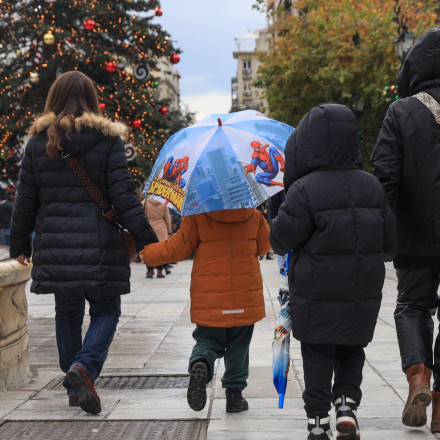 Καιρός: Συνεχίζει να ανεβαίνει η θερμοκρασία παρά τις καταιγίδες - Πού θα βρέξει