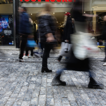 Ανοιχτά καταστήματα και σούπερ μάρκετ την Κυριακή (28/12) – Τι ώρες θα λειτουργούν