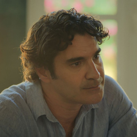 Χριστόφορος Παπακαλιάτης: Έγινε 50 και το γιόρτασε στα γυρίσματα του «Maestro» με δύο τούρτες