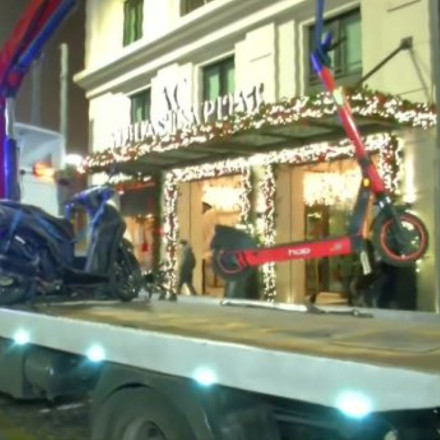 «Σαφάρι» ελέγχων αλκοτέστ στο κέντρο της Αθήνας - Έπιασαν μεθυσμένη γυναίκα με... πατίνι