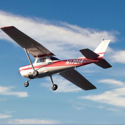 Διαφημιστικό αεροσκάφος συνετρίβη στην Κοπακαμπάνα - Νεκρός ο πιλότος στην πρώτη του πτήση