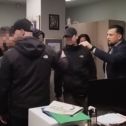 Εισβολή του Ρουβίκωνα στο δημαρχείο της Ηλιούπολης – Η ανάρτηση του Στάθη Ψυρρόπουλου