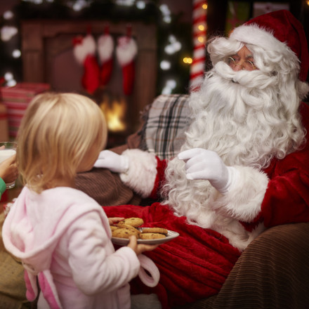 Ο Άγιος Βασίλης ξεκίνησε το ταξίδι του για να παραδώσει τα δώρα - Παρακολουθήστε live την πορεία του