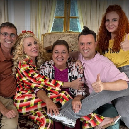 «Στο παρά 5 - 20 χρόνια μετά»: Η μεγάλη μέρα έφτασε - Απόψε 23/12 το επετειακό reunion επεισόδιο