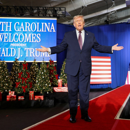 Νέο παραλήρημα Τραμπ: Η Μελάνια διπλώνει τόσο τέλεια τα εσώρουχά της, είναι πολύ σχολαστική