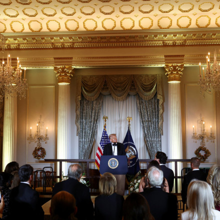 Νέα «βαφτίσια» από Τραμπ: Μετονομάζει το Κένεντι Σέντερ της Ουάσιγκτον σε Τραμπ-Κένεντι Σέντερ