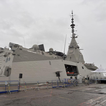 Λοριάν: Οι πρώτες εικόνες πριν την ύψωση της ελληνικής σημαίας στη φρεγάτα «Κίμων»