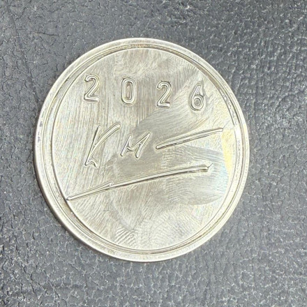 Γούρι με τα αρχικά του Πρωθυπουργού και στους υπουργούς για να ξορκίσουν το πολιτικά δίσεκτο 2025