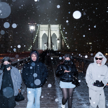 Σφοδρή χιονοθύελλα «έντυσε» ξανά στα λευκά τη Νέα Υόρκη - Ακυρώθηκαν χιλιάδες πτήσεις