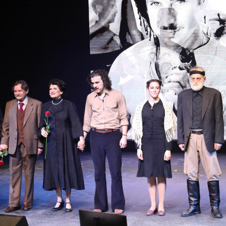 «Νίκος Ξυλούρης - Ο Αρχάγγελος της Κρήτης»: Ποιοι πήγαν στην πρεμιέρα - Τι δήλωσε η χήρα του