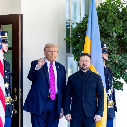 Διπλωματικό αποκούμπι στον Τραμπ ψάχνει ο Ζελένσκι την ώρα που ο Πούτιν βρυχάται...