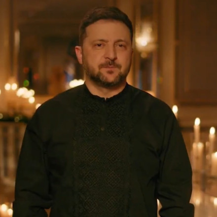 Χριστουγεννιάτικες ευχές - δηλητήριο για τον Πούτιν από τον Ζελένσκι: «Μακάρι να πεθάνει»