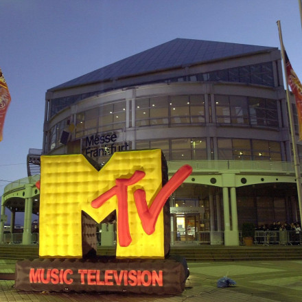 Τίτλοι τέλους για τα μουσικά κανάλια MTV - Έκλεισαν με το ίδιο τραγούδι που είχαν ξεκινήσει