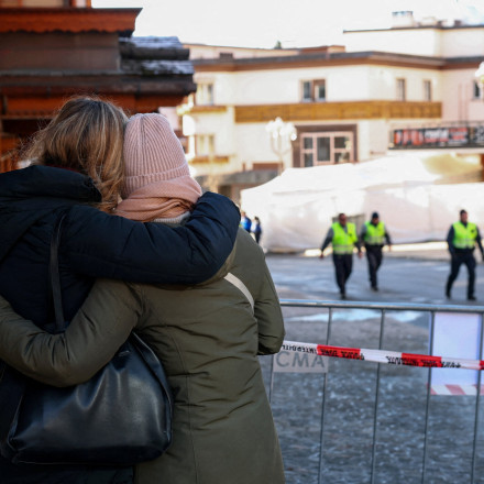 ΥΠΕΞ: Συγκλονισμένοι από την τραγωδία στο Κραν Μοντανά - Συλλυπητήρια στις οικογένειες των θυμάτων