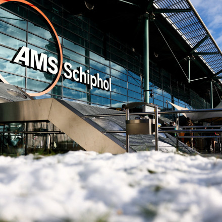 «Χιονιάς» σαρώνει την Ευρώπη: Έξι νεκροί και εκατοντάδες ακυρώσεις πτήσεων