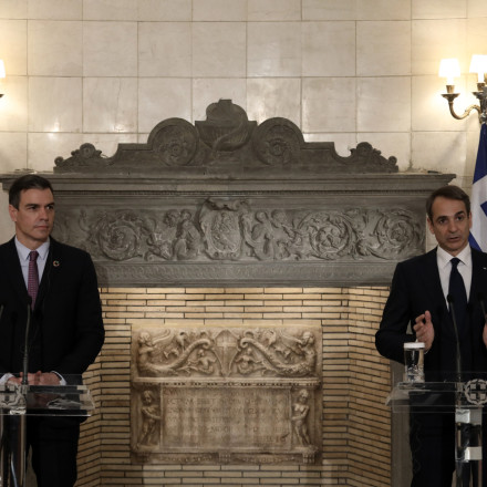 Βαλίτσες για Μαδρίτη ετοιμάζει ο Κυριάκος Μητσοτάκης