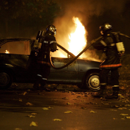 «Μπουρλότο» η Γαλλία: Πυρπολήθηκαν πάνω από 1.000 οχήματα τη νύχτα της Πρωτοχρονιάς - 505 προσαγωγές
