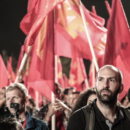 «Αλληλεγγύη στον λαό της Βενεζουέλας»: Σε πορεία για την επίθεση των ΗΠΑ στο Καράκας καλεί το ΚΚΕ