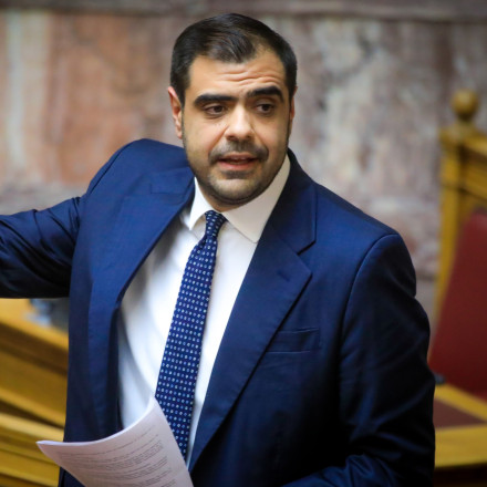 Αιχμές Μαρινάκη σε αντιπολίτευση για σύλληψη Μαδούρο: «Κυριαρχούν ρηχότητα και ιδεοληψίες»