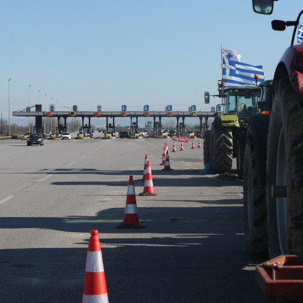Κίνηση καλής θέλησης από τους αγρότες στα Μάλγαρα - Ανοιχτή η εθνική οδός μέχρι την Πρωτοχρονιά